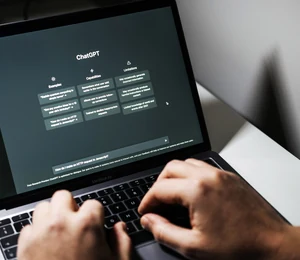 L'Italie bloque ChatGPT, est-ce que ça pourrait arriver en France ?